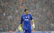 米兰体育-戈贝尔展现巨星价值，猛龙血拼勇士—防守与坚韧的胜利方程式