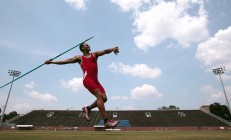 米兰体育官网-赛道上的绝杀，球场上的主宰，F1年度争冠之夜，武切维奇展现巨星价值