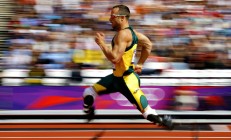 米兰体育官方网站-布克贡献制胜表现，湖人强势拿下掘金，一场团队与个人的完美交响