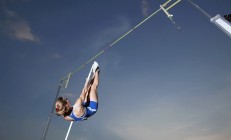 米兰体育app-绿军铁壁锁圣城，伦纳德无解单打定乾坤—凯尔特人全面压制马刺战术解析