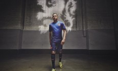 米兰体育官方网站-北欧铁壁难阻高卢雄鸡，巴尔韦德全场最佳无争议