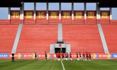 ac米兰下载-足球联赛携手展望未来，球队备战向胜利前进