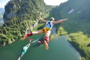 米兰体育app-铁幕落下，巨塔轰鸣，戈贝尔的爆发，为密尔沃基点亮生死战中最倔强的光