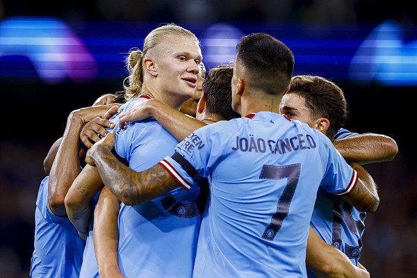 京沪超新星赢球甜，勇闯足坛荣光