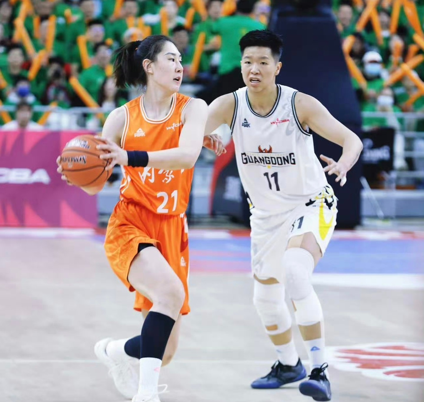 包含双方实力相当，比赛进展惊心动魄的词条