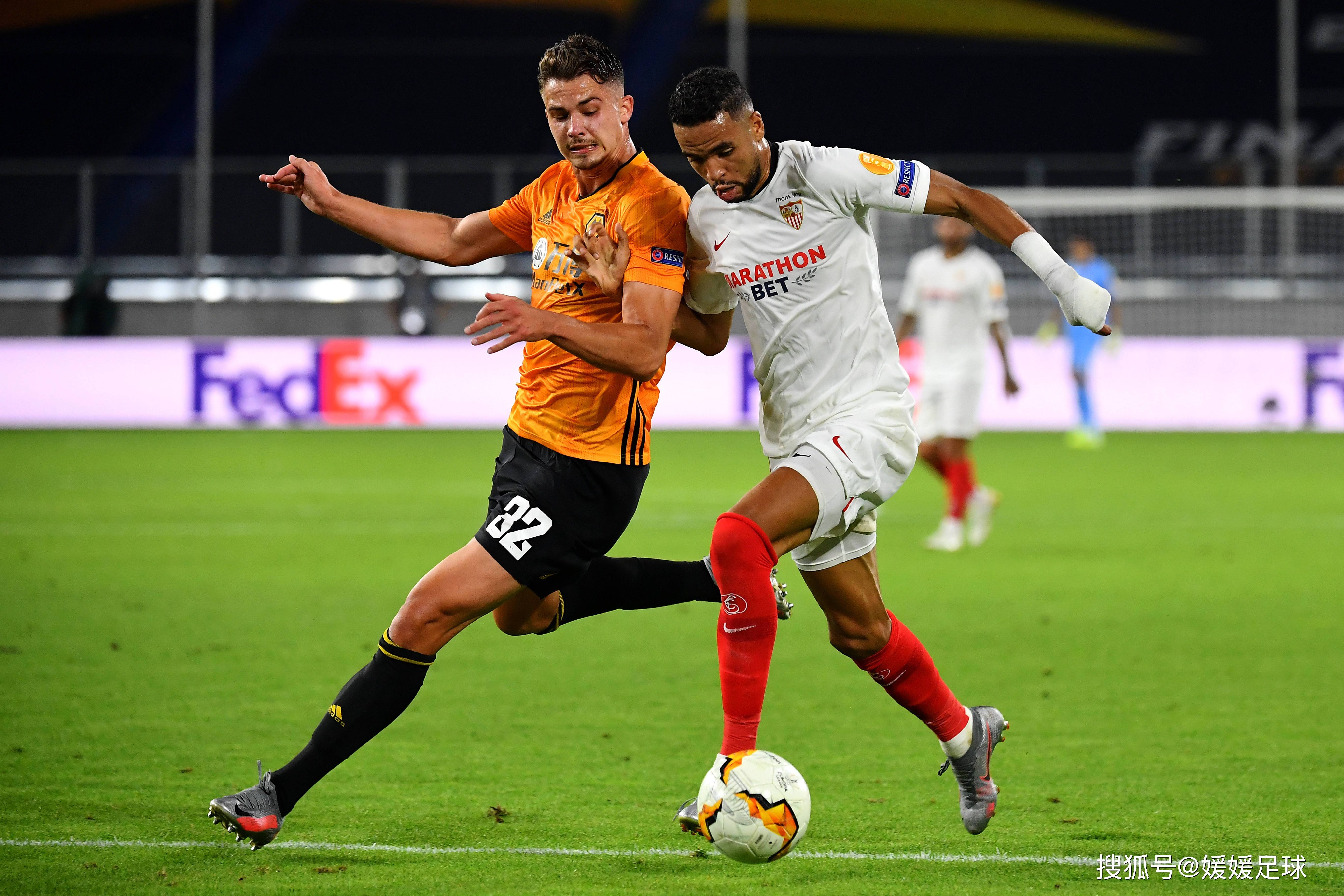 塞维利亚的球员在赛场上表现抢眼的简单介绍