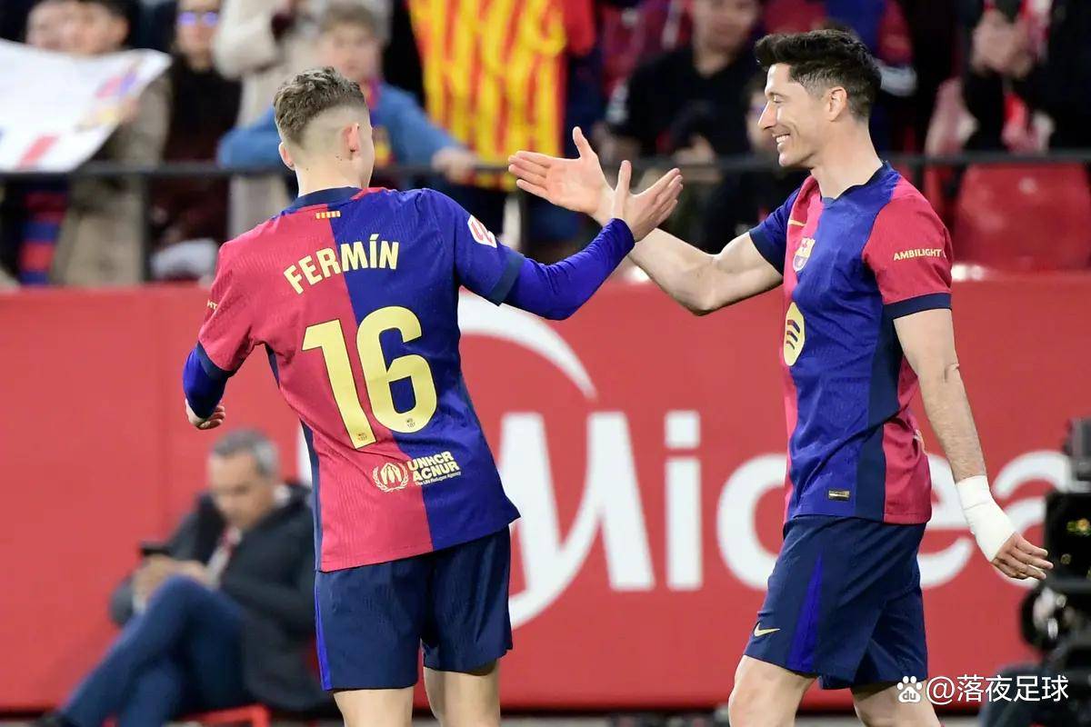 塞维利亚的球员在赛场上表现抢眼的简单介绍