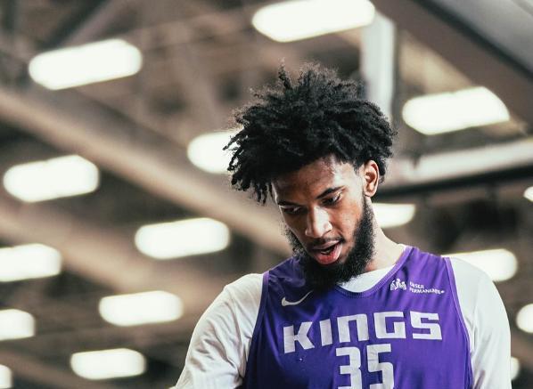 包含榜眼级新星横空出世,瞬间成为球场焦点的词条 包含榜眼级新星横空出世,瞬间成为球场焦点的词条