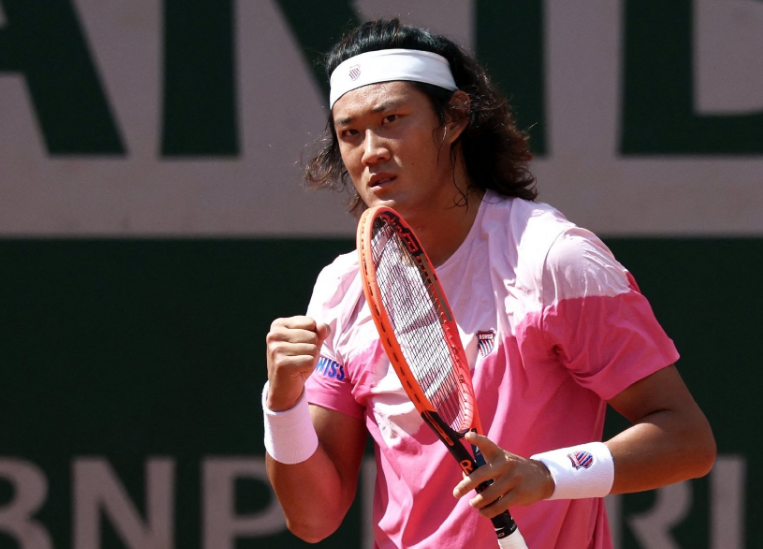 关于温网碾压法网，西西帕斯刷新纪录的信息