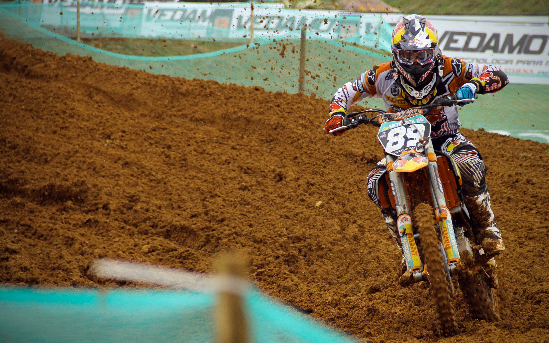 赛道上的绝杀，球场上的主宰，F1年度争冠之夜，武切维奇展现巨星价值